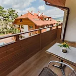 Veli Hills *